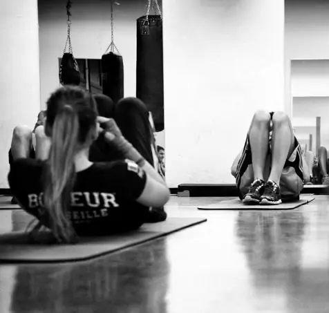 Exercices d’abdominaux pendant un entraînement