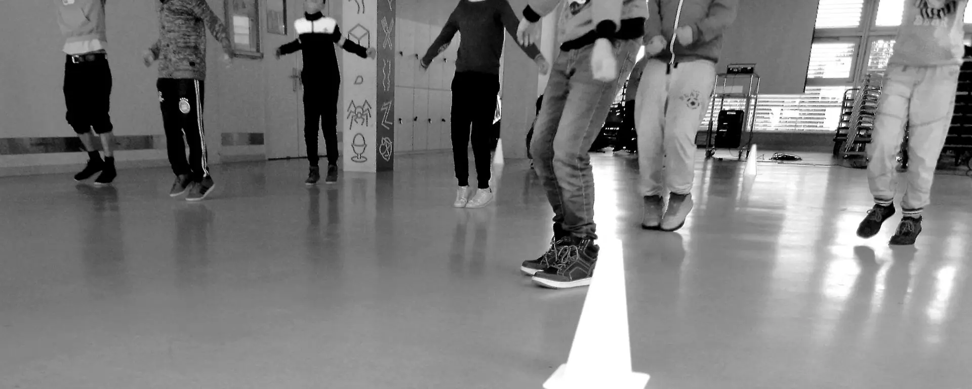 Des enfants pendant un entraînement de boxe éducative